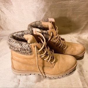 ‼️SOLD‼️Cliff White Mountain Wheat Boots